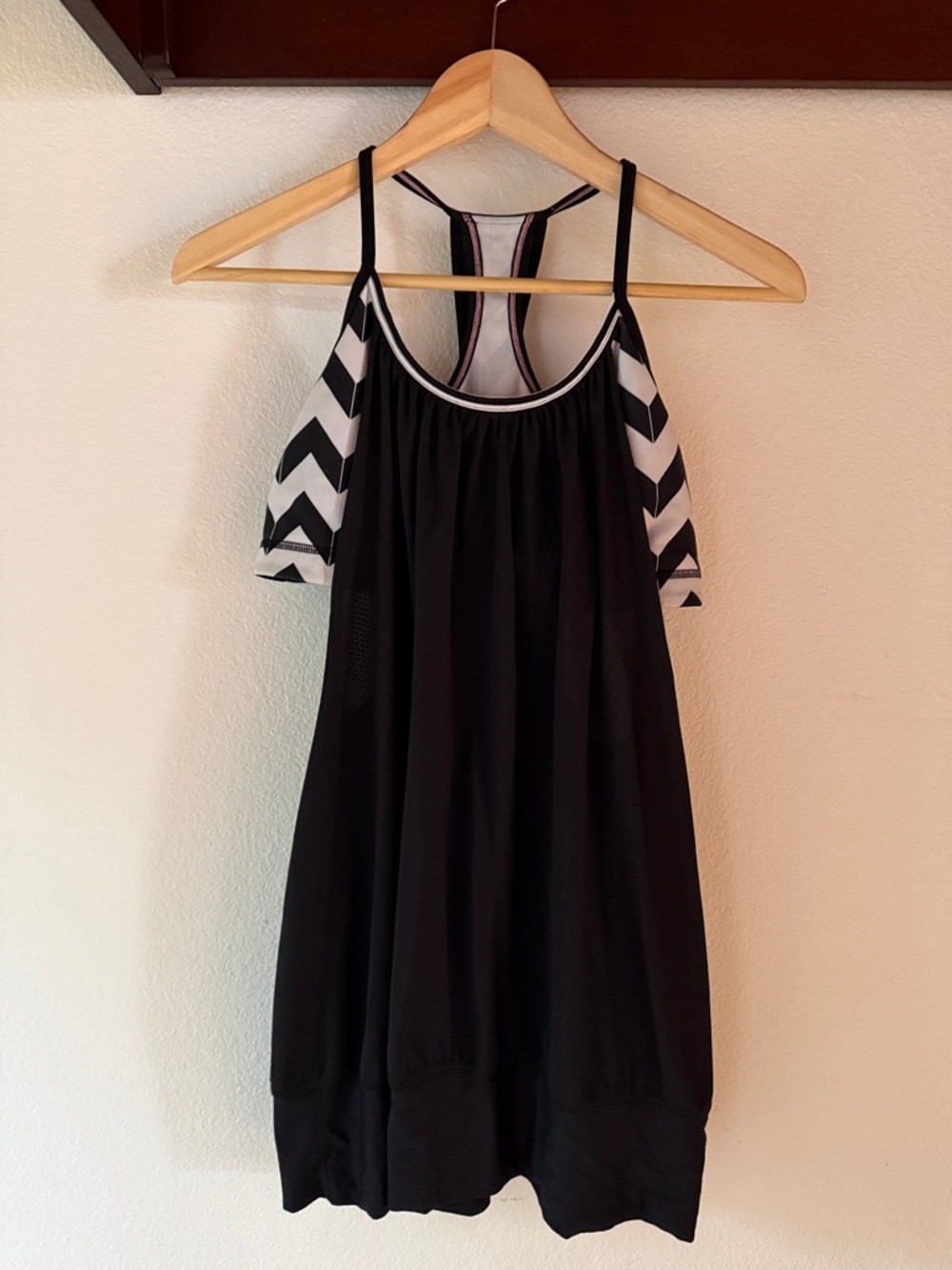 Lululemon No Limits Black Layered Hip Band TankTop with Chevron Detail, Size 10 - Picture 3 of 10